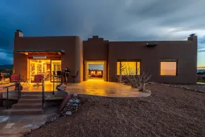 Secluded Desert Oasis: Luxurious Inn-Abiquiu Lake Views-Daily Gourmet Breakfast. - Image 4