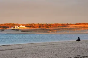 Beachfront multi-level rækkehus med alle bekvemmeligheder i Hyannis - Image 3