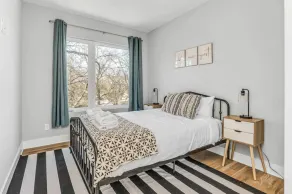 East Nashville Townhome 5min to Grand Ole Opry! Rooftop Deck, Grill, TV and Golf - Image 5