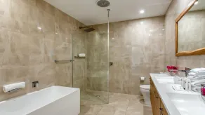 7 Plantation House - Image 2