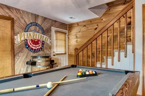 Smoky SPECiAL Perfect Fun Family cabin Game room Hot tub & view! - Image 3