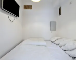 Apartment for 4 People With Terrace - Image 5