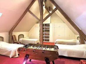 FORTIFIED MANOR med horisont for markerne så langt øjet kan se - Image 3