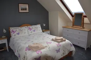 1-bed Apartment With Sea View Sleeps 3 - Image 3