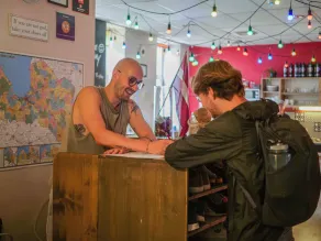 Cinnamon Sally Backpackers Hostel - Image 4