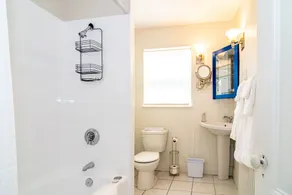 Beautiful Victorian with Modern Flare close to Town, Train & Beach - Image 3