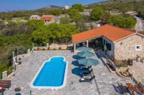 Villa familiale avec piscine proche de la mer et des plages - Image 4
