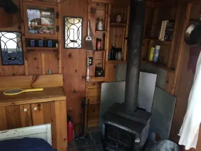 The Robin's Nest Private Woodland Cabin - Image 2