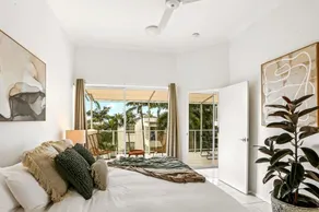 Charming Seaside Apartment with Balcony & Pool, Steps from Trinity Beach - Image 5