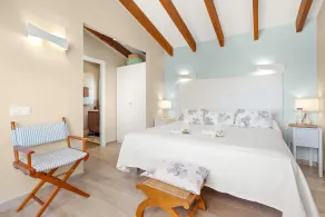 Villa vid havet med pool: charm och komfort - Image 2