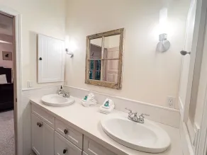 Pennsylvania Avenue Place - Large cottage close to town! A/C + WIFI - Image 2