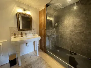 Laid Back Luxury in a Stunning Village, Walking Distance to Restaurants - Image 2