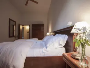 Stunning villa, Tuscan hills near Florence, private infinity pool, large hot tub - Image 3