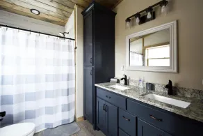 Luxury Contemporary Chalet with spectacular views, amenities & nearby activities - Image 3