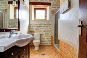 Impressive four bedroom stone house with swimming pool - Image 4
