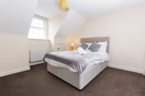 Tranquil Riverside Retreat in Norwich - Image 3