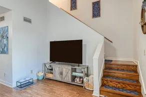 Private Garden, Hot Tub, Fire Pit, Walk to Beach, Minutes to Historic Downtown, $300 in Free Tickets - Image 3
