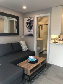 Niagara Luxury - Cozy Tiny Home Suite by the River - Image 4