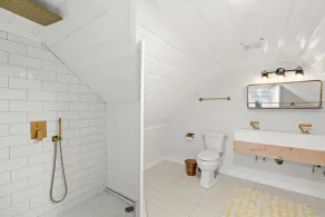  5RM Seattle house w/hot tub , 12 minutes to stadiums  - Image 5
