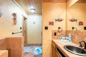 Texas Ranch House with 5 Bedroom and Fish Pond - Image 4