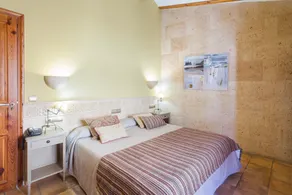 Apartment 'Habitacion Doble' with Private Terrace, Wi-Fi and Air Conditioning - Image 5