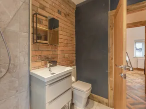 2 bedroom accommodation in Oakham - Image 3