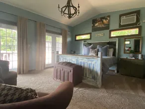 A bougie barn on 50+ acres! Cozy and updated. - Image 5