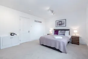 (3) Familles bienvenues, Parking gratuit, Wi-Fi gratuit, appartement moderne et commerces à proximité! - Image 5