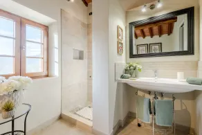 Grumo Farmhouse with Private Pool and View near Lucca - Image 3