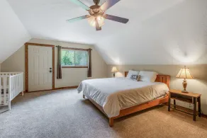 Dog-friendly riverfront home with hot tub, large yard, and fast Wifi - Image 5