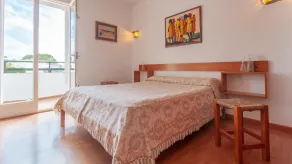 ** Wonderful apartment with communal pool located just 100 meters from the charming beach - Image 4