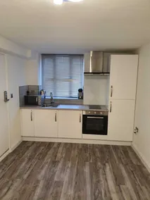 It a one bedroom studio apartment with a free parking and close to train station - Image 5
