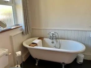Pretty cottage, perfect readers' retreat in centre of Hay, parking & fast wifi - Image 2