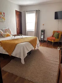 Comfy Flat with Old World Charm in the city - Image 4