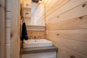 Lake Winnipeg All Season Cozy Cottage with Outdoor Cedar Sauna - Image 3