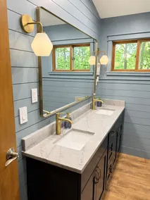 Waterfront on Lake Huron- NEW Kitchen & Bathroom - Image 5