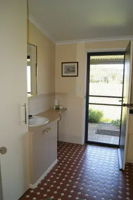 \"Yarrindi\" Garden Cottage - Image 3