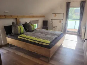Vacation in lavishly renovated top floor apartment - Image 5