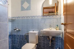 Casa vacanze 'Moraki Apartment 2 Andros' con terrazza privata, Wi-Fi e aria condizionata - Image 2