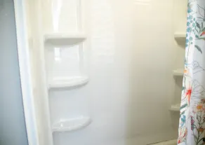 Beautiful 2 Bedroom Apt near PHL Airport/95 - Image 2