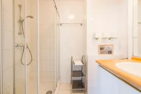 Modern Apartment with Terrace & public Pool - Image 3