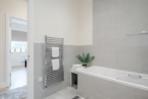 Elegant Luxury Flat, Converted Pub with Free Parking - Image 3