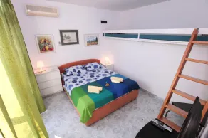 Villa apartamento Vedran C a 5 metros do mar, terraço com espreguiçadeiras e churrasco - Image 5
