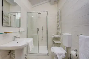 Cottage del Lago: Lake Maggiore Villa with Shared Pool - Happy Rentals - Image 2
