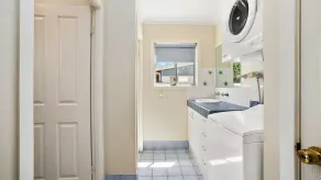 PJ's Cottage - walk to the beach - Image 2