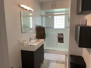 Beautiful lake house tucked away in quiet neighborhood - Image 3