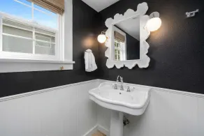 Charming 3 bdrm wine country \"farmhouse\" . Newly remodeled in downtown Carlton - Image 2