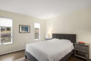 Moderne, renovierte Sommervermietung in East Hampton, nur wenige Minuten vom Strand entfernt - Image 3