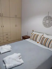 Apartment 'Menidi' with Sea View, Wi-Fi and Air Conditioning - Image 3