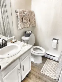 Gemütliche, aktualisierte 2 Schlafzimmer / 2 Badezimmer Wohnung - Image 2